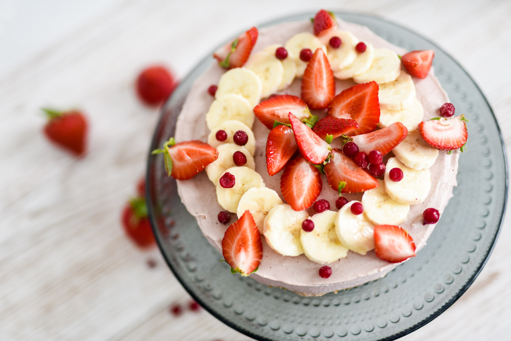 Lingonberry raw cake